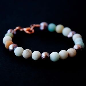 PEARLS and STONES bracelet. Freshwater purple pearls and amazonite beads